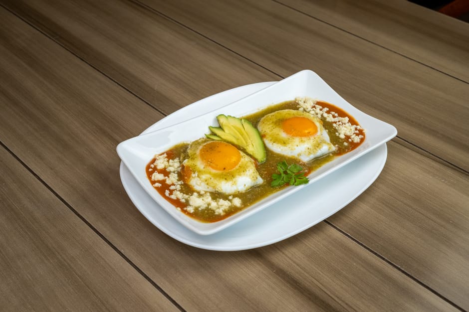 HUEVOS AL PLATO