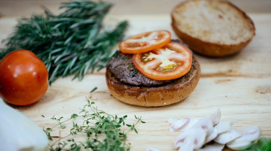 HAMBURGUESAS DE PAVO CON HIERBAS PROVENZALES Y TOMATITOS SALTEADOS