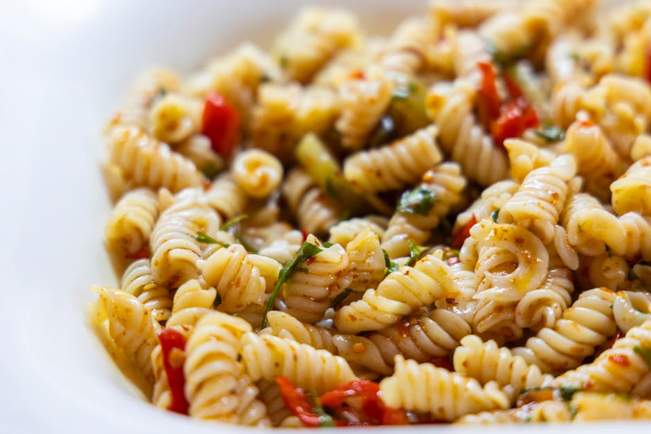 ENSALADA DE PASTA CON MANGO, HUEVO Y AGUACATE